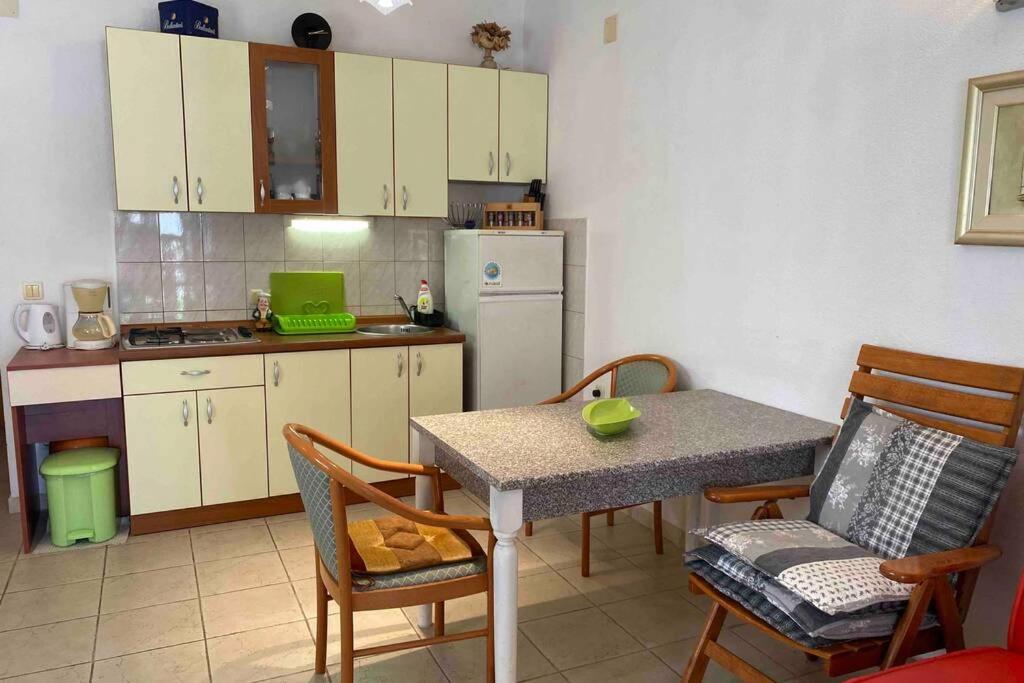 Apartman Toma Apartment สลาทิเน ภายนอก รูปภาพ