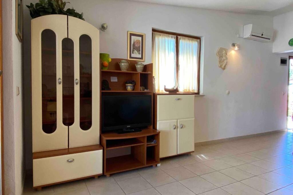 Apartman Toma Apartment สลาทิเน ภายนอก รูปภาพ
